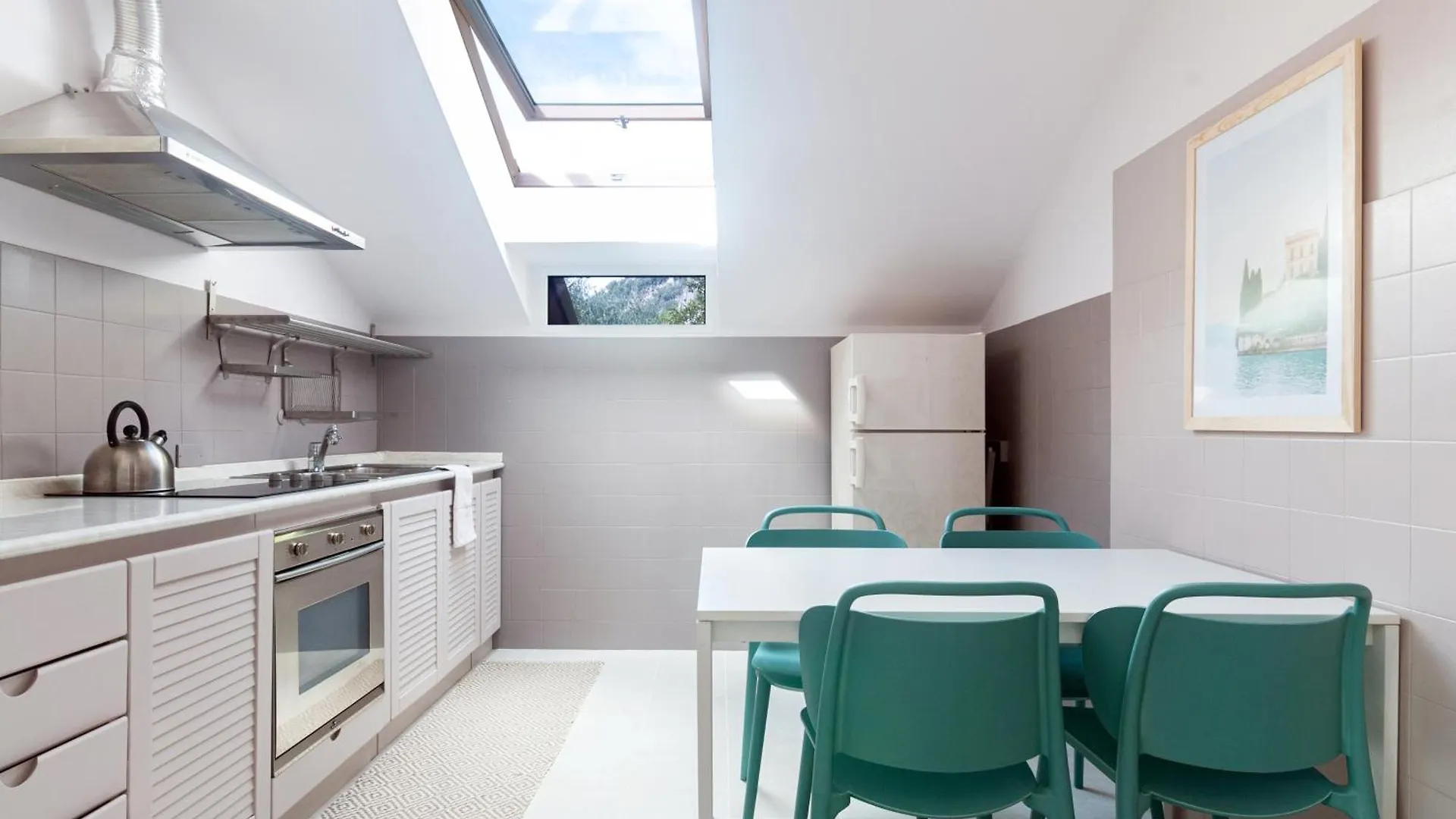 The Lake Suite Fiumelatte - Lake Front Apartment Italia